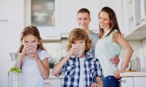 Amilo es agua agradable para beber de cualquier grifo
