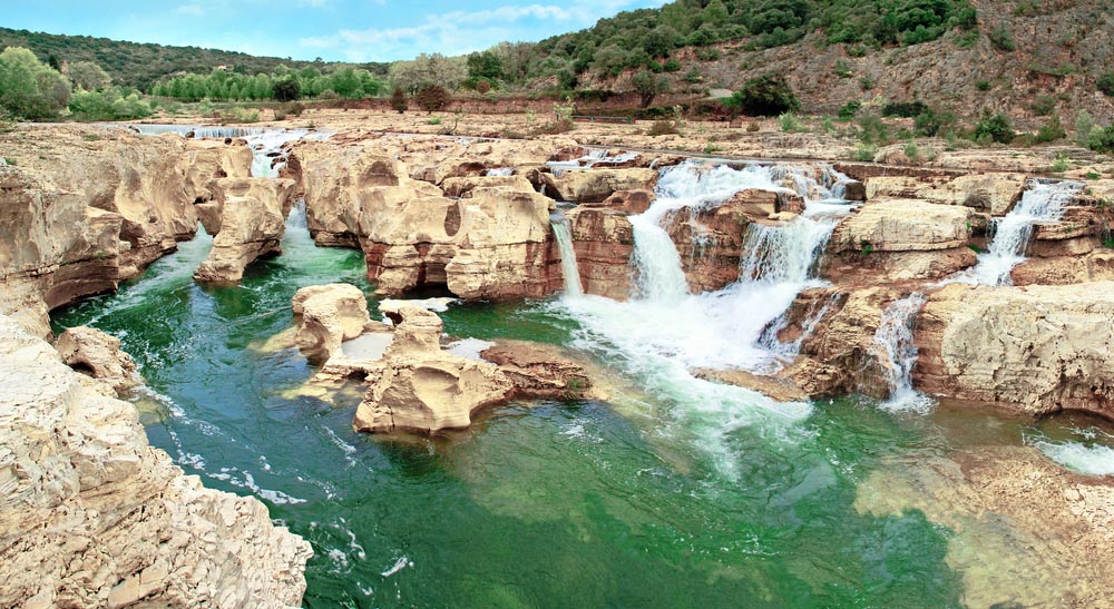 Vitalisation de l'eau dans une rivière par les tourbillons