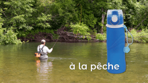 Pêche Filtrer et boire l'eau du ruisseau