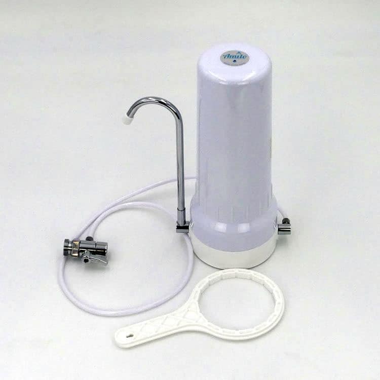 filtre à eau Amilo sur évier